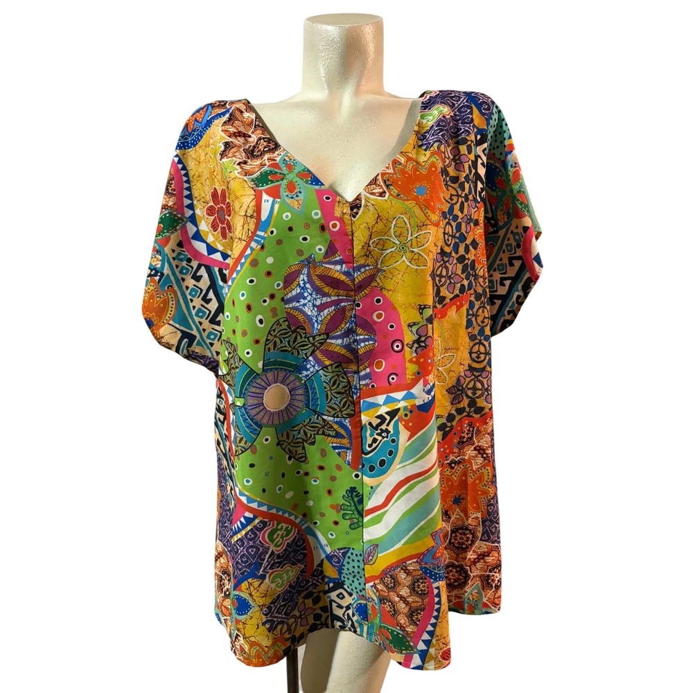 Monroe & Main Size 1X Colorful Patchwork Tropical V-Neck Tunic Top Short Sleeve